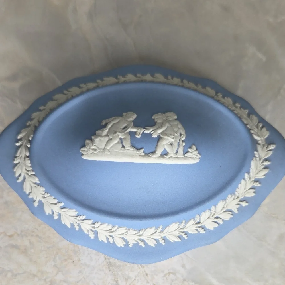 Wedgwood Jasperware blue oval trinket box 4